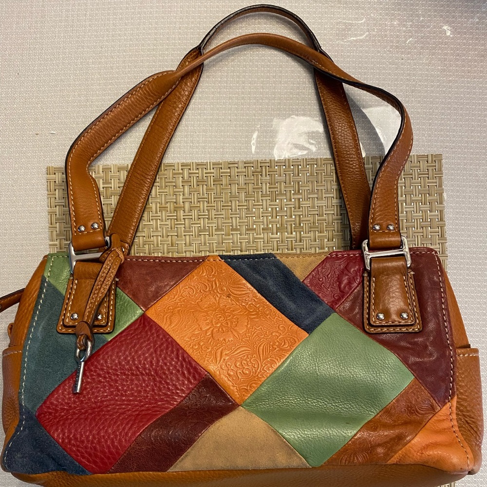 Very cute Fossil multi color satchel😊